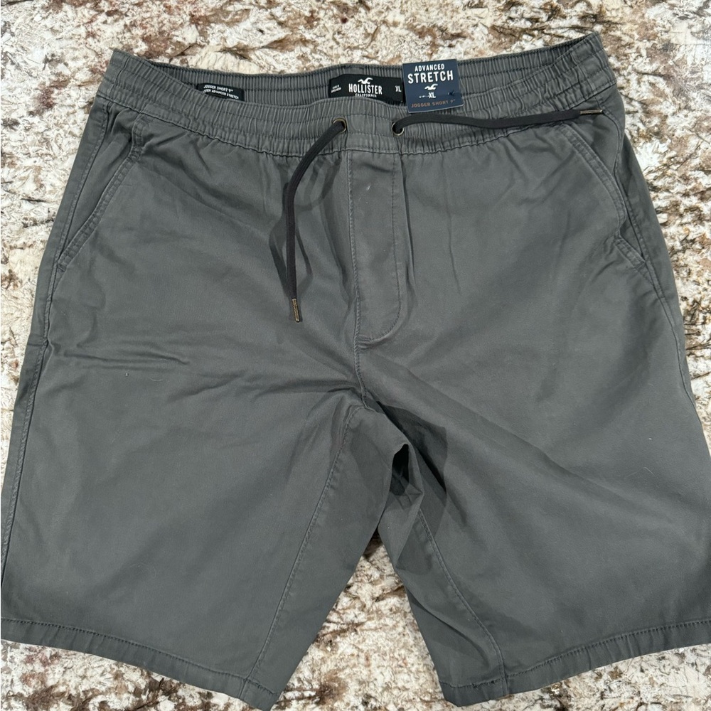 Hollister jogger short.
